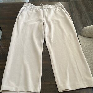 Lululemon athletica softstreme cropped pants